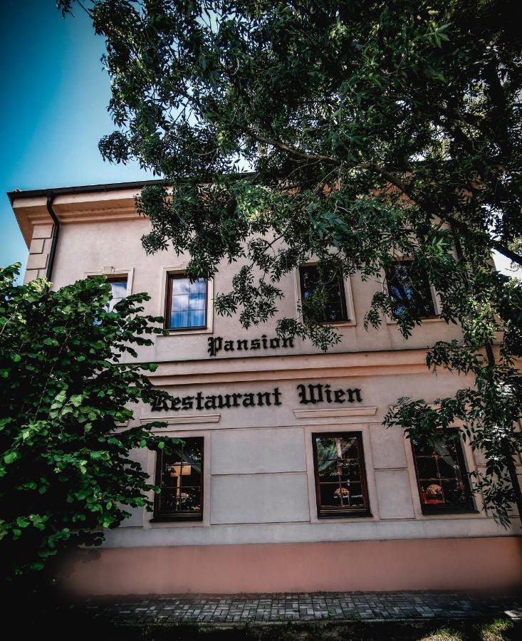 Restaurant Pansion Wien Cierny Brod Exterior photo