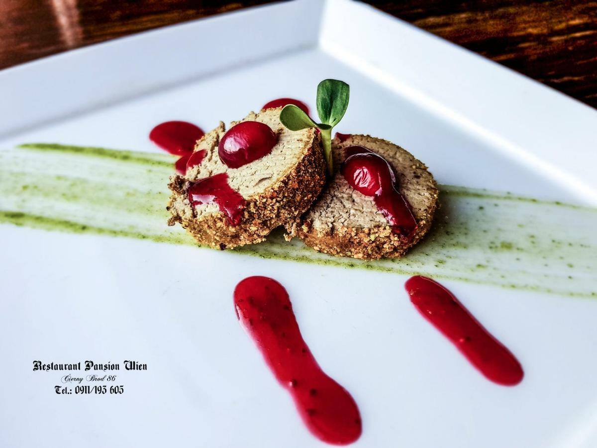 Restaurant Pansion Wien Cierny Brod Exterior photo